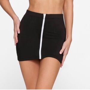 NWT SKIMS Sporty Zipper Swim Skirt - Onyx Black & White - Size XS